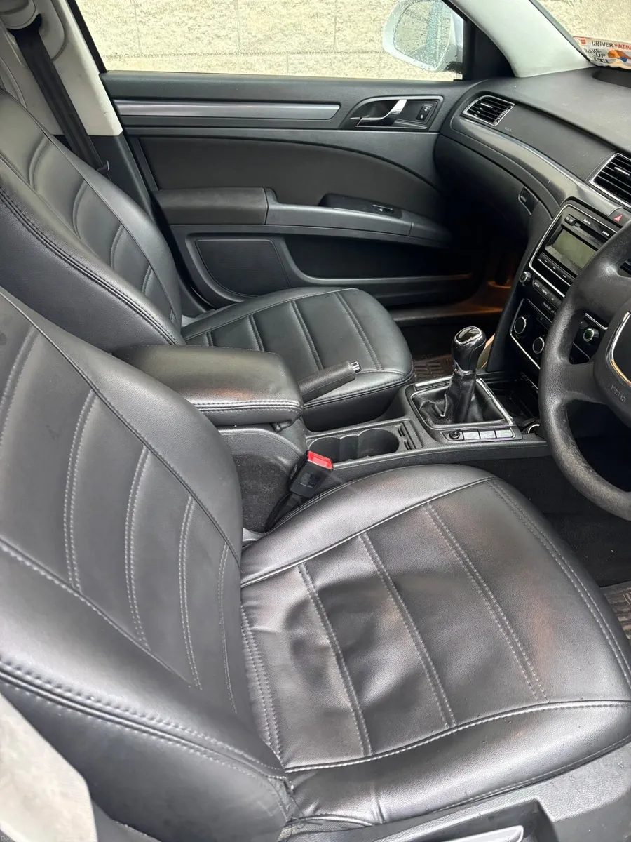 Skoda Superb 2013 - Image 3