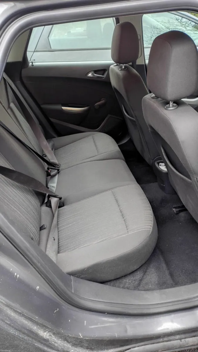 Vauxhall Astra 2012 - Image 4