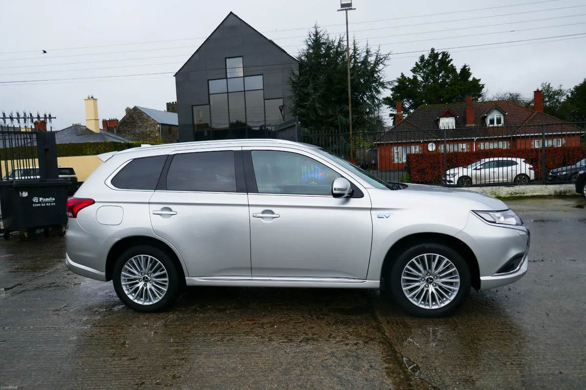 201, MITSUBISHI OUTLANDER 2.4 DYNAMICS PHEV 221 - Image 3