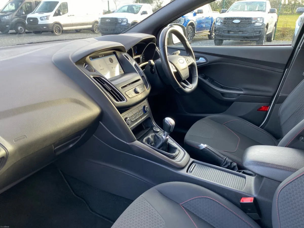 Ford Focus ST-LINE 1.0 ECOBOOST 125PS 6SPEED - Image 3