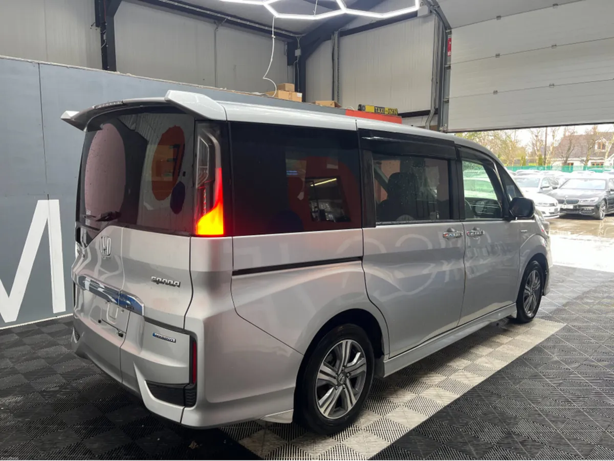 Honda Stepwagon 2017 HONDA STEPWAGON SPADA HYBRID - Image 2