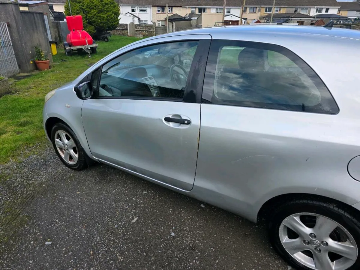 Toyota  yaris - Image 4