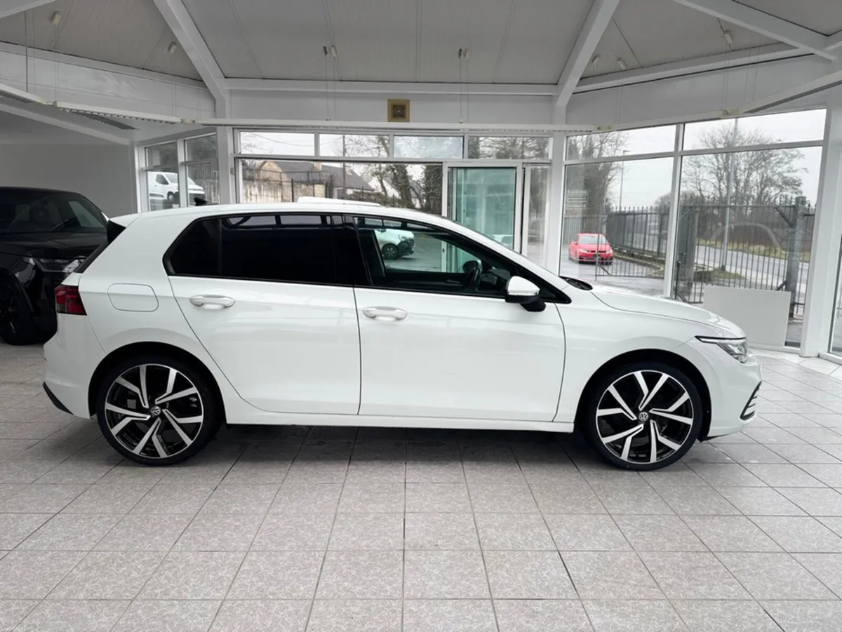 Volkswagen Golf LIFE TSI - Image 2