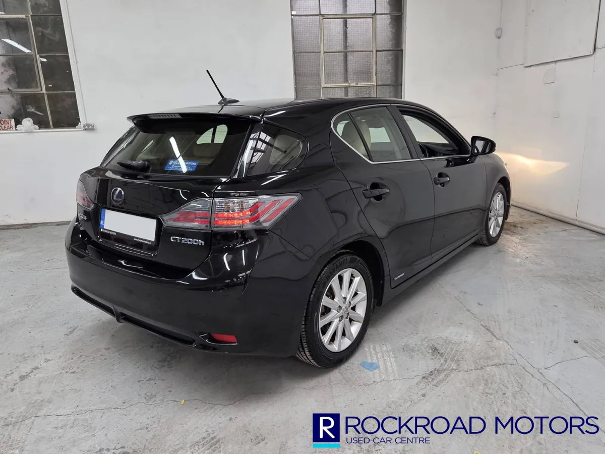 Lexus CT200h Executive, 2013 - Image 2