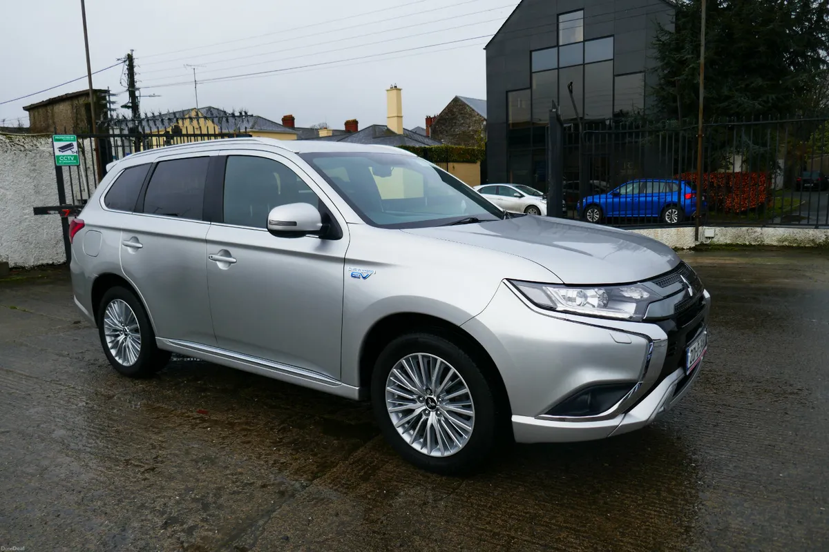 201, MITSUBISHI OUTLANDER 2.4 DYNAMICS PHEV 221 - Image 2