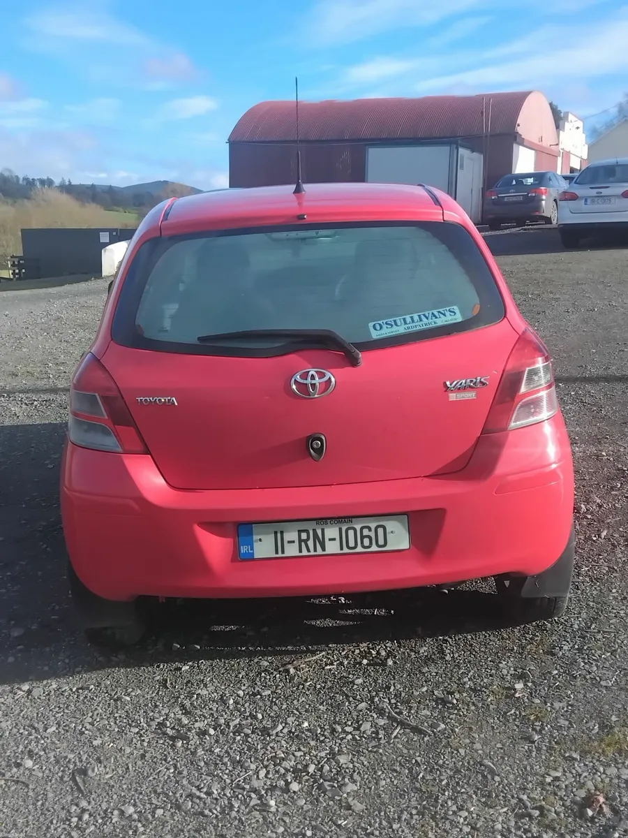 Toyota Yaris 2011 - Image 2