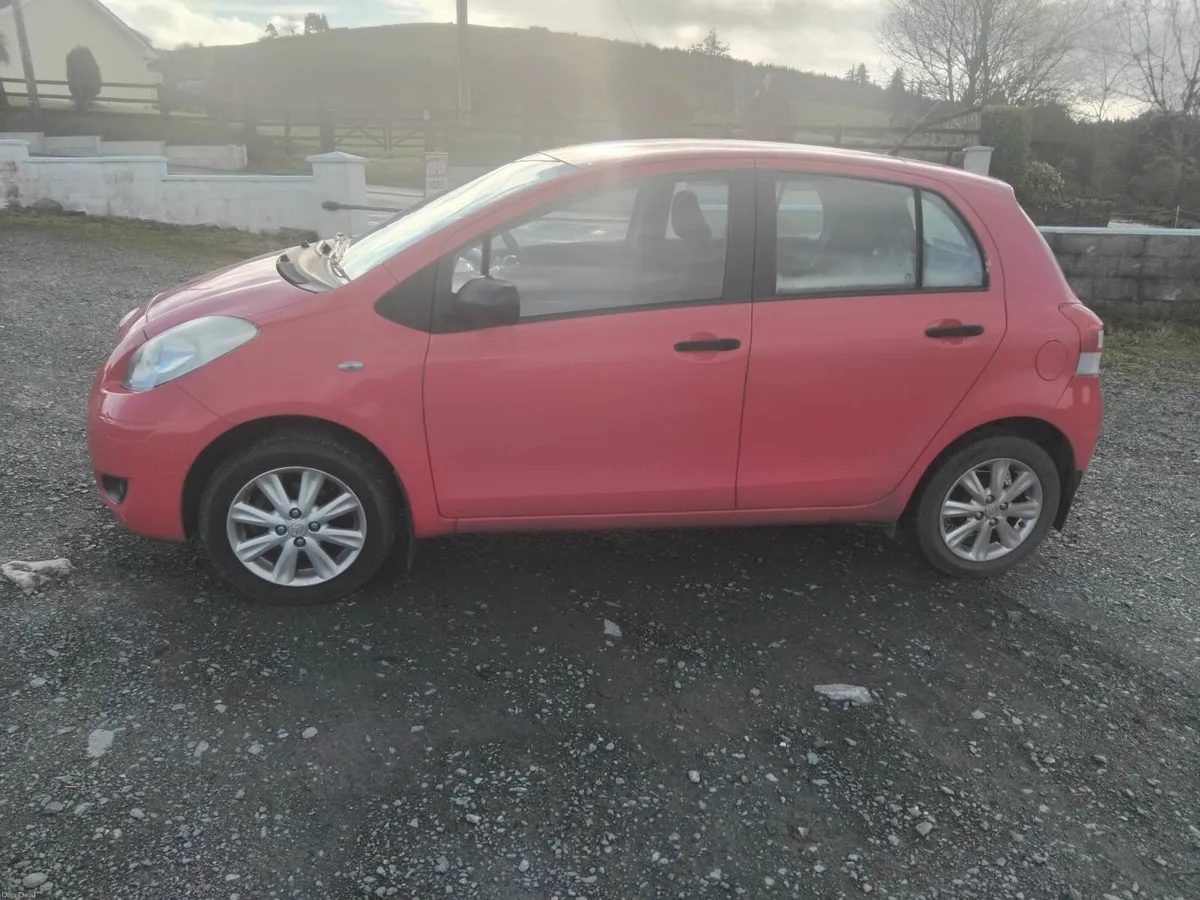 Toyota Yaris 2011 - Image 4