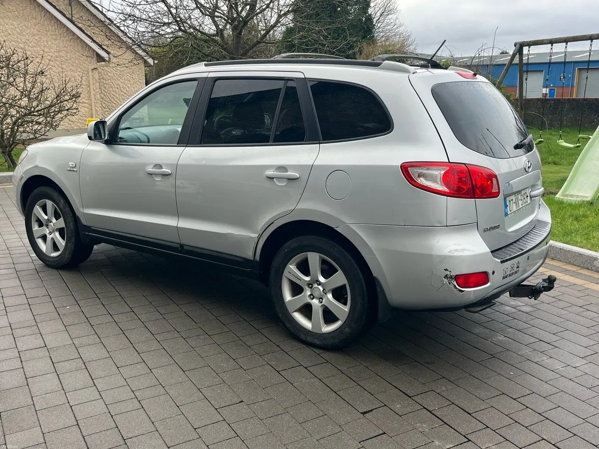 Hyundai santafe *4x4 7 seater automatic*new Nct - Image 4
