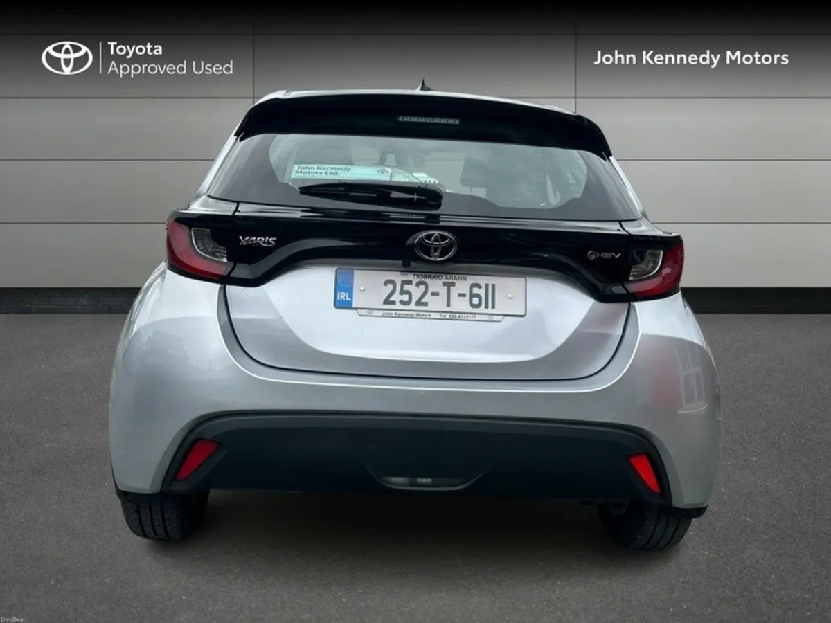 Toyota Yaris HYBRID LUNA - Image 4