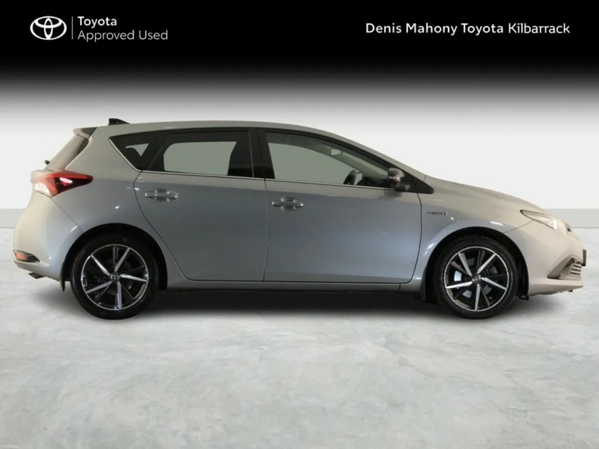 Toyota Auris HYBRID LUNA SPORT - Image 3