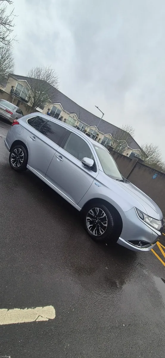 Mitsubishi Outlander 2017 - Image 1