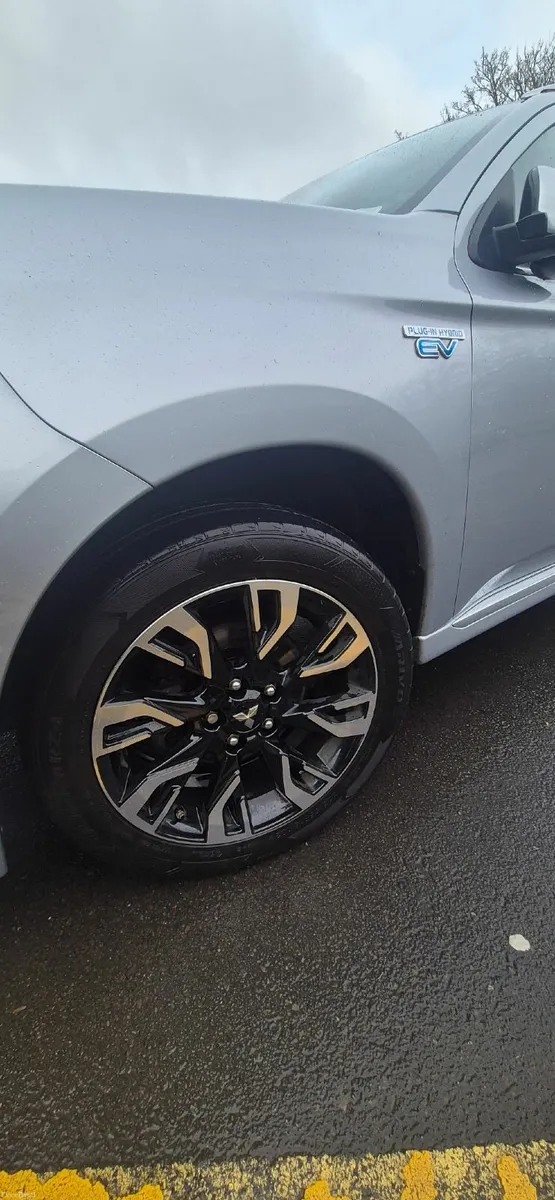 Mitsubishi Outlander 2017 - Image 2