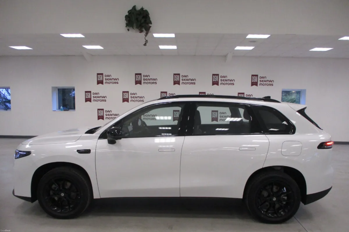 LEAPMOTOR C-10 R.E.E.V STYLE 975KMS RANGE - Image 1