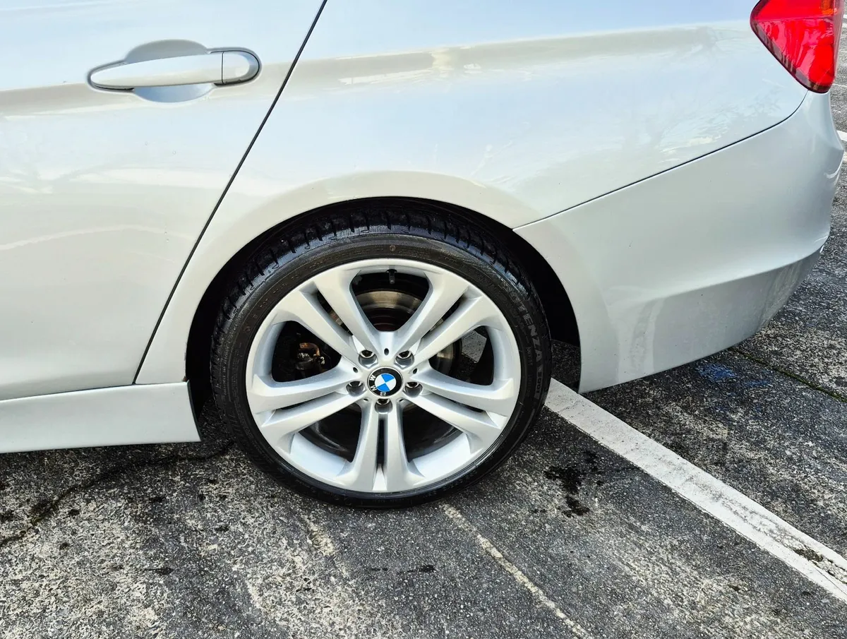 BMW 320i Luxury Auto - Image 4