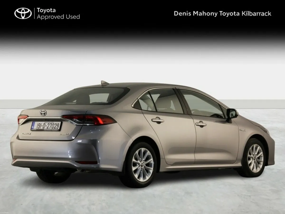 Toyota Corolla LUNA SALOON HYBRID - Image 2