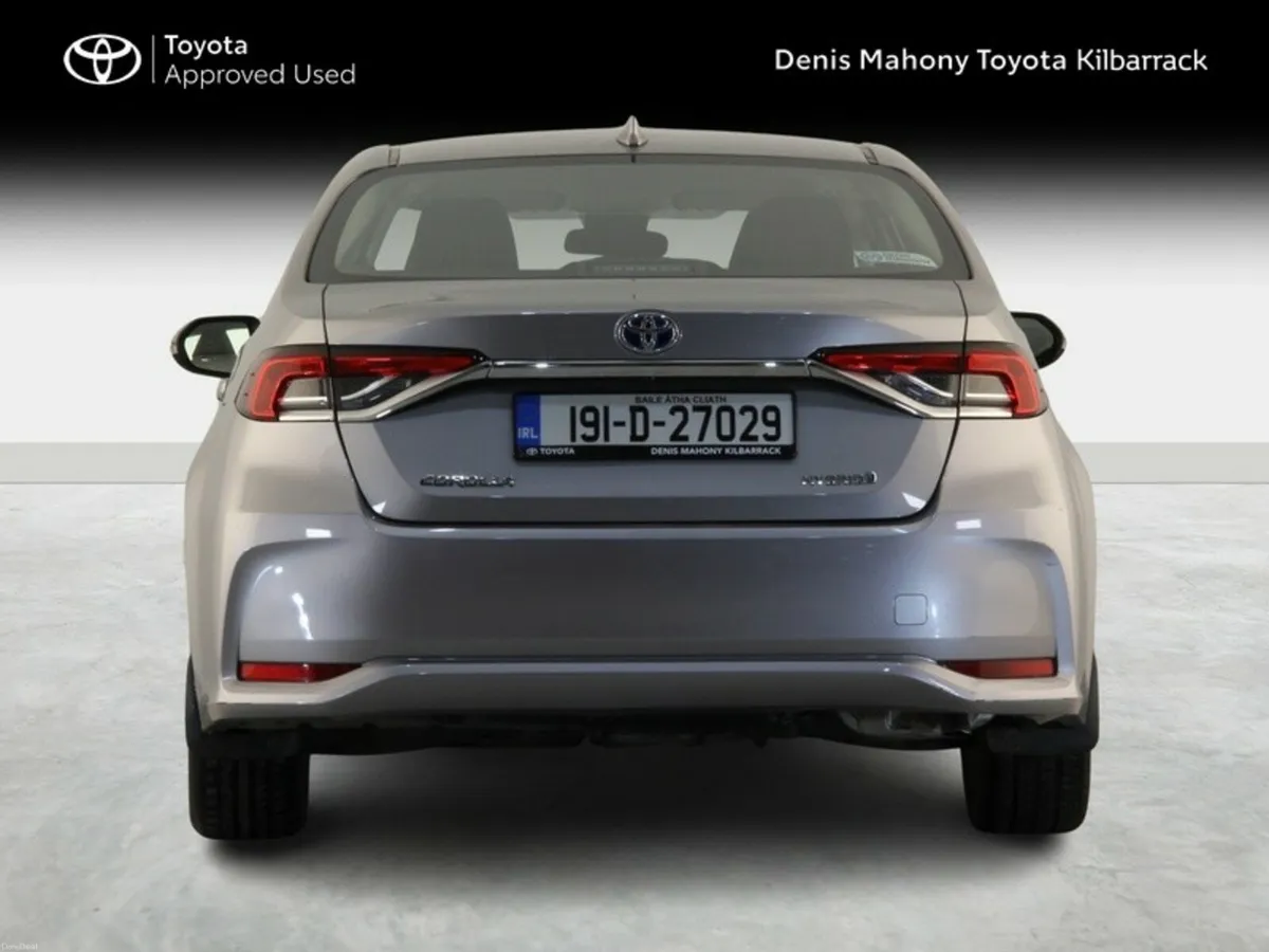 Toyota Corolla LUNA SALOON HYBRID - Image 4