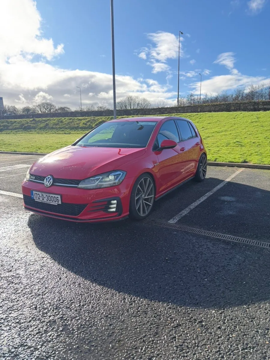 2017 GOLF GTD - Image 2