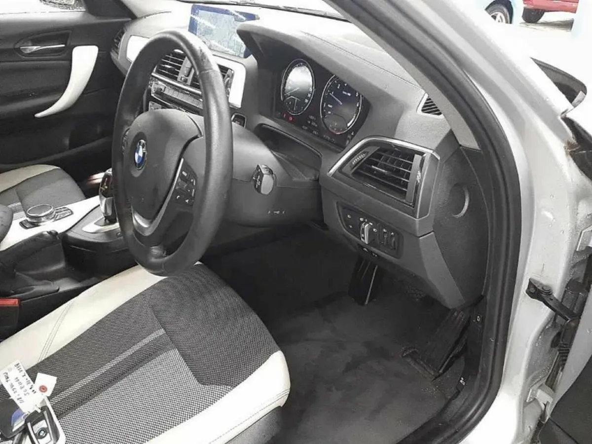 BMW 1-Series 118 STYLE EDITION - WHITE HALF LEATHE - Image 3