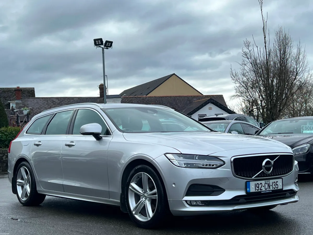 Volvo V90 D4 MOMENTUM AUTO *1 OWNER & LOW KMS* - Image 3