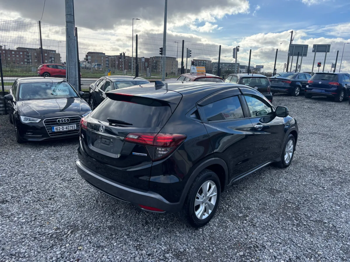 HONDA VEZEL 1.5 AUTO PETROL HYBRID *HUGH SPEC* - Image 3