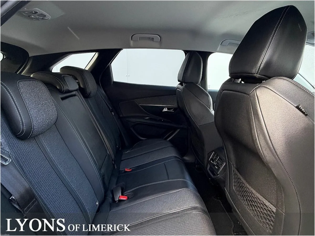 Peugeot 3008 HYBRID2 PHEV 225bhp Allure - Image 4