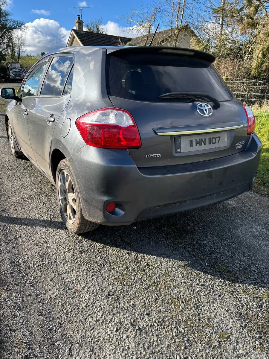 2011 Toyota Auris - Image 2