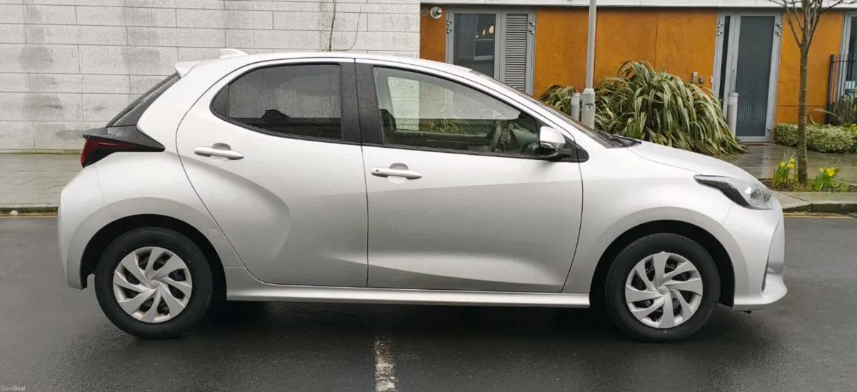 Toyota Yaris - 2022 - Hybrid - Automatic - Image 3
