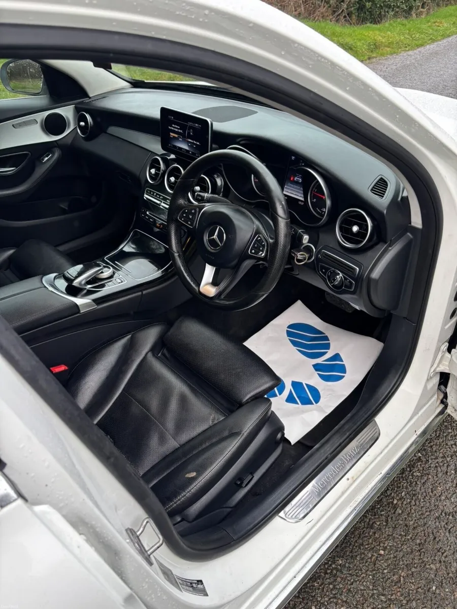 Mercedes C300 Hybrid Sport - Image 2