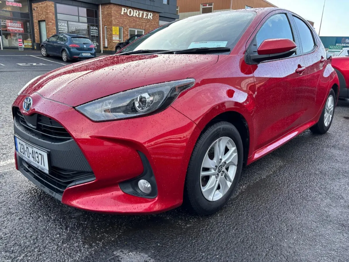 2023 Toyota Yaris 1.5 Hybrid Luna - Image 2