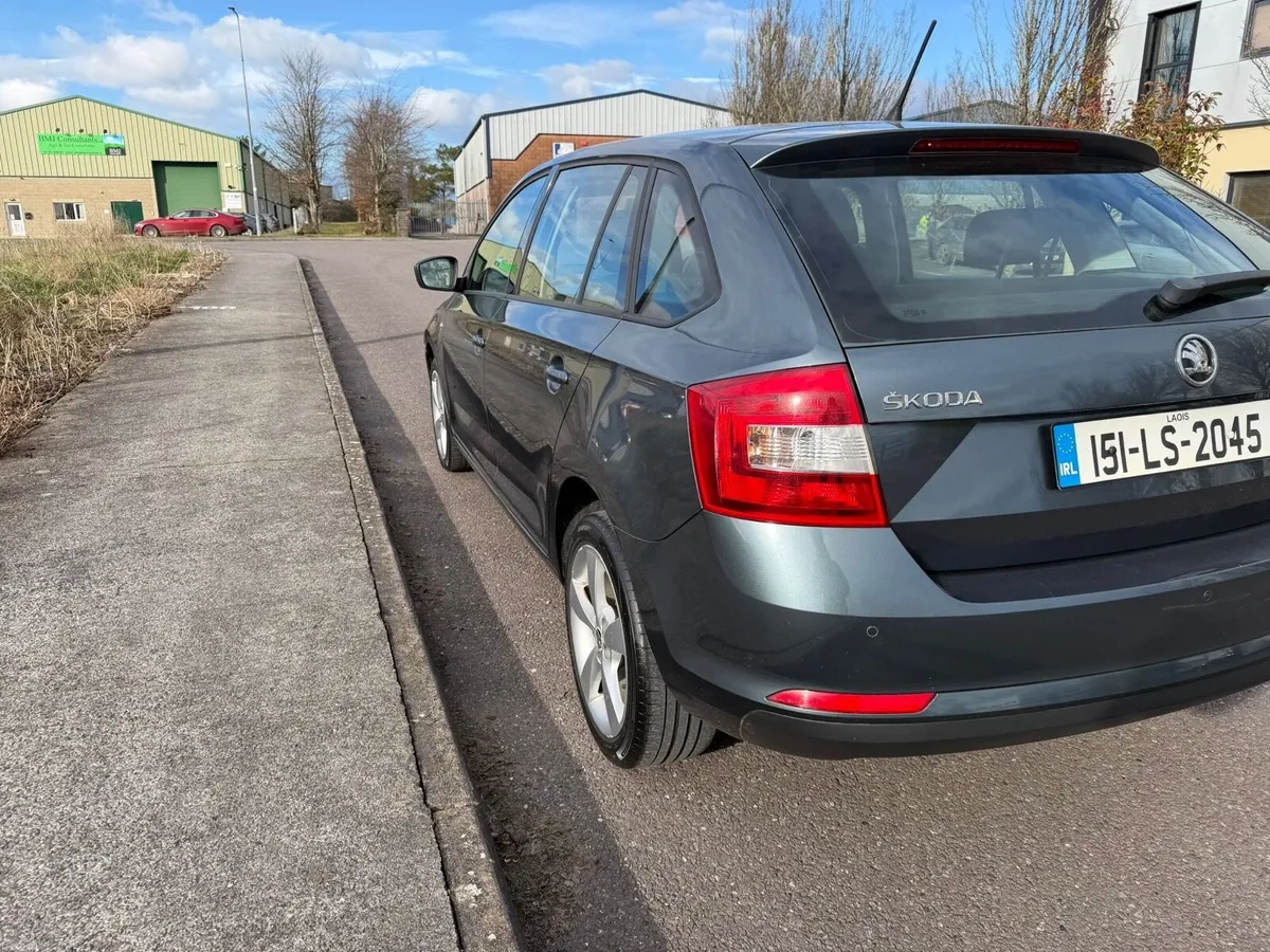 Skoda Rapid 2015 - Image 2