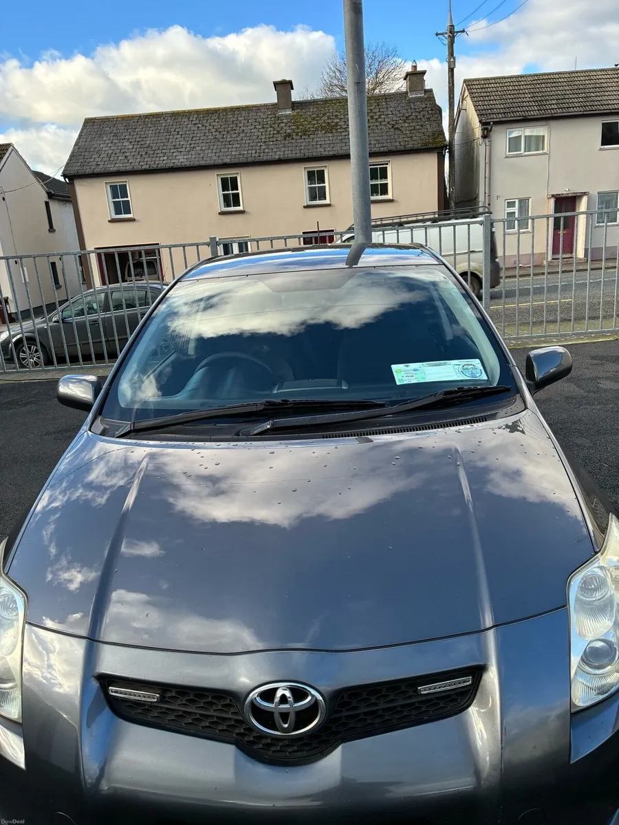 09 Toyota Auris  Diesel - Image 3