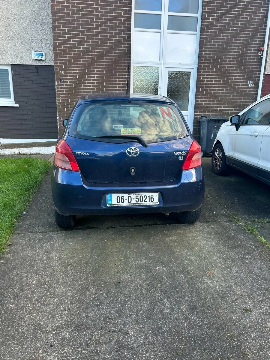 06 TOYOTA YARIS - Image 2