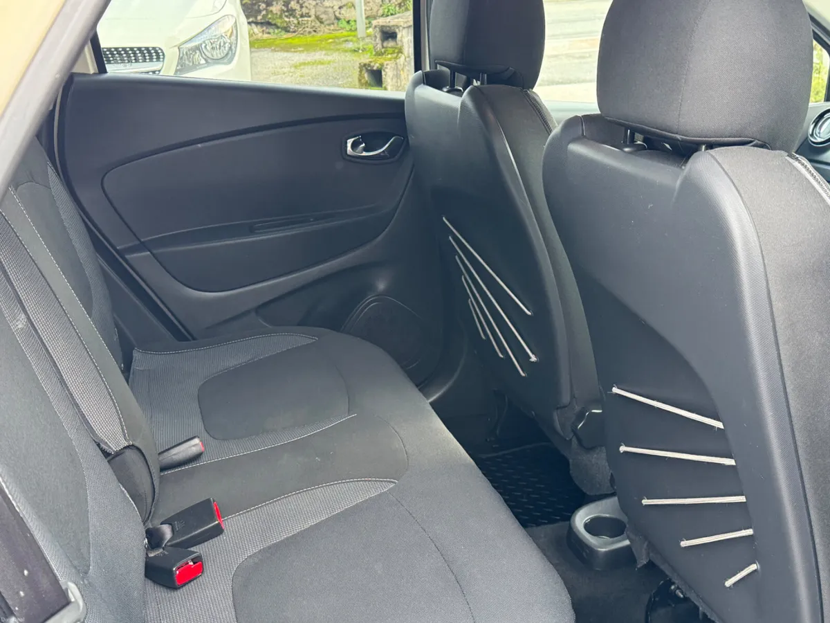 Renault Captur High driving position - Image 4