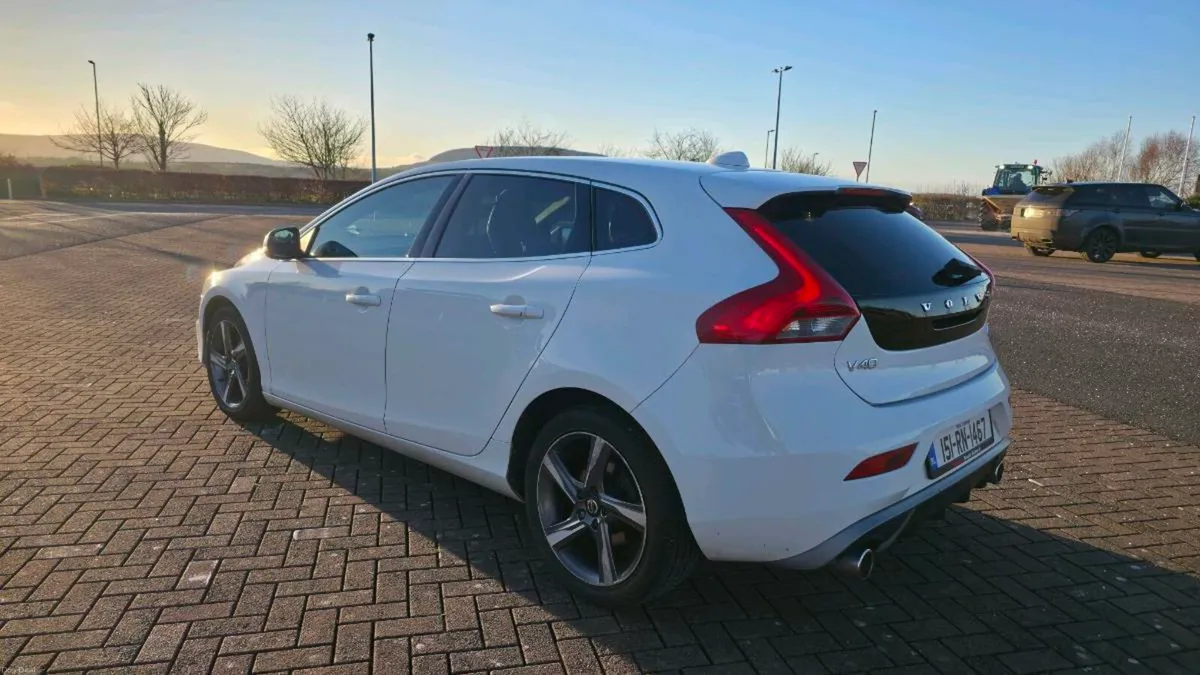 2015 Volvo V40 R-Design 6 speed - Image 3
