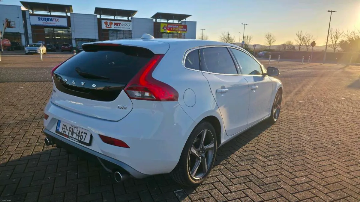 2015 Volvo V40 R-Design 6 speed - Image 4