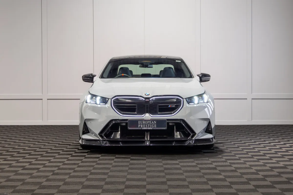 2025 BMW M5 (G90) - Image 2