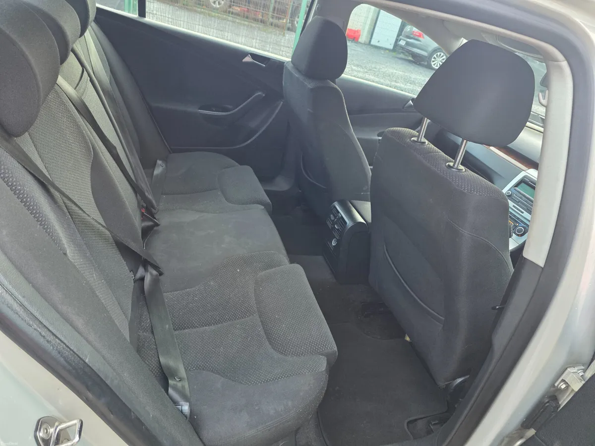 Volkswagen Passat 2010 - Image 6