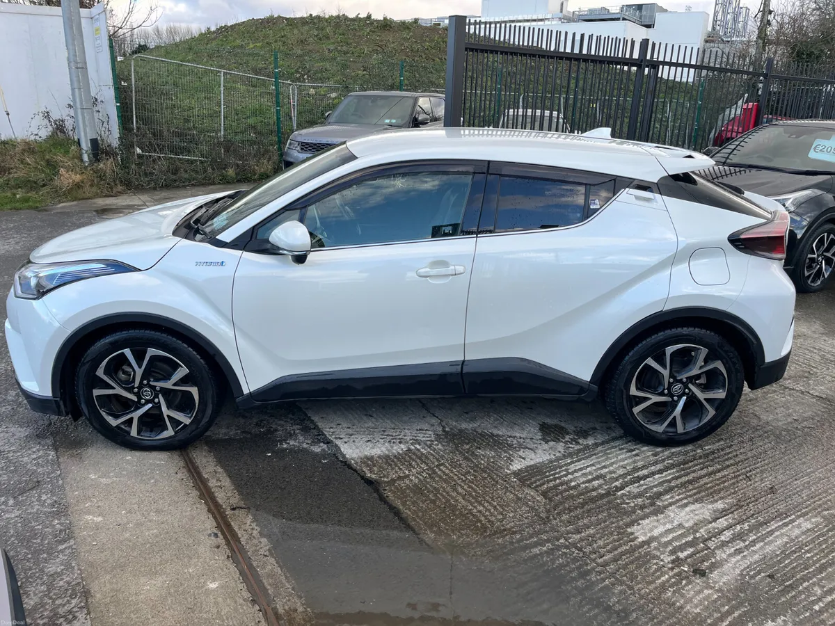 Toyota C-HR 2017, 1.8 HYBRID AUTO HIGH SPEC - Image 4