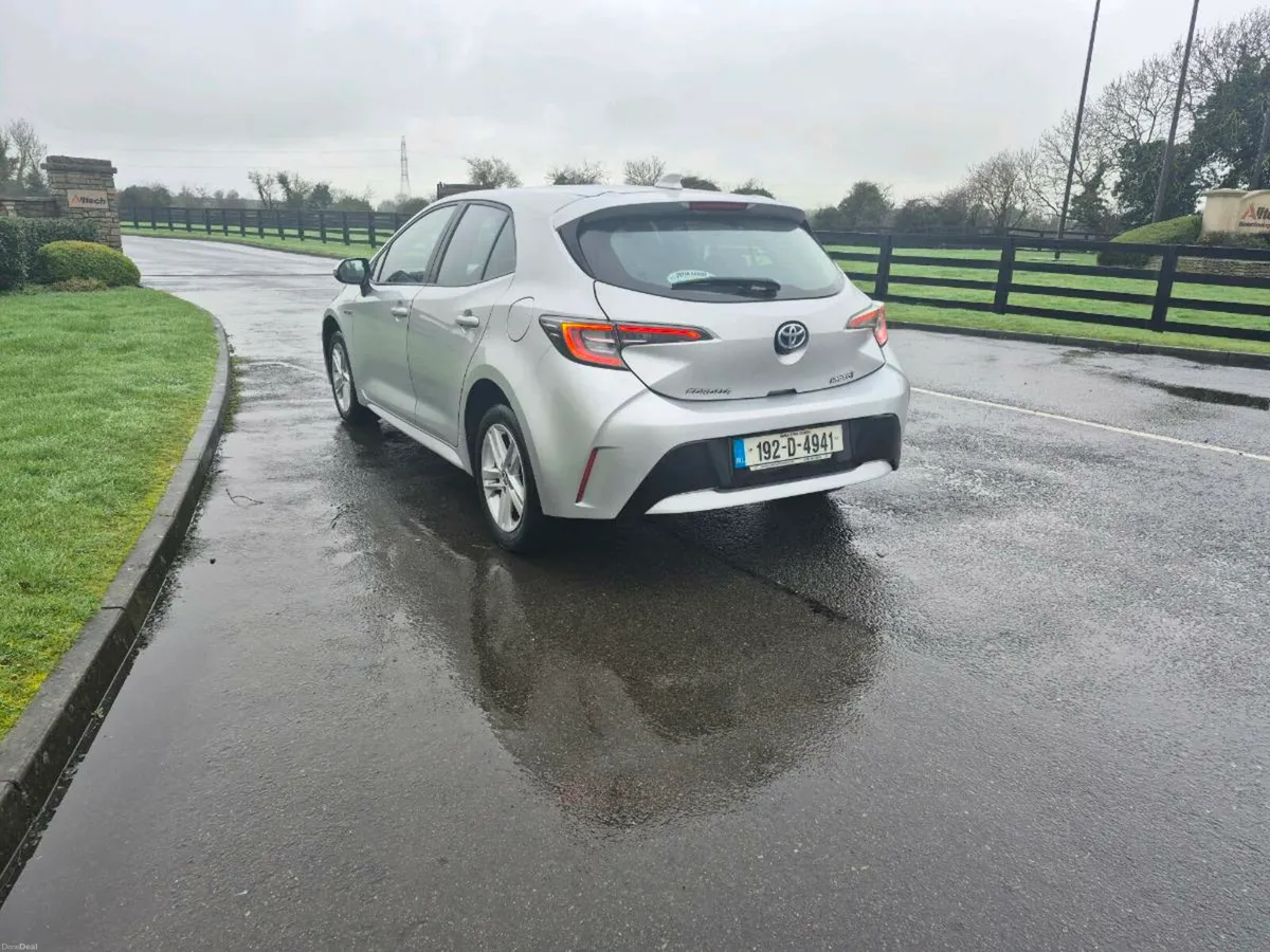 Toyota Corolla 1.8 Hybryd  automatic 2019 - Image 4