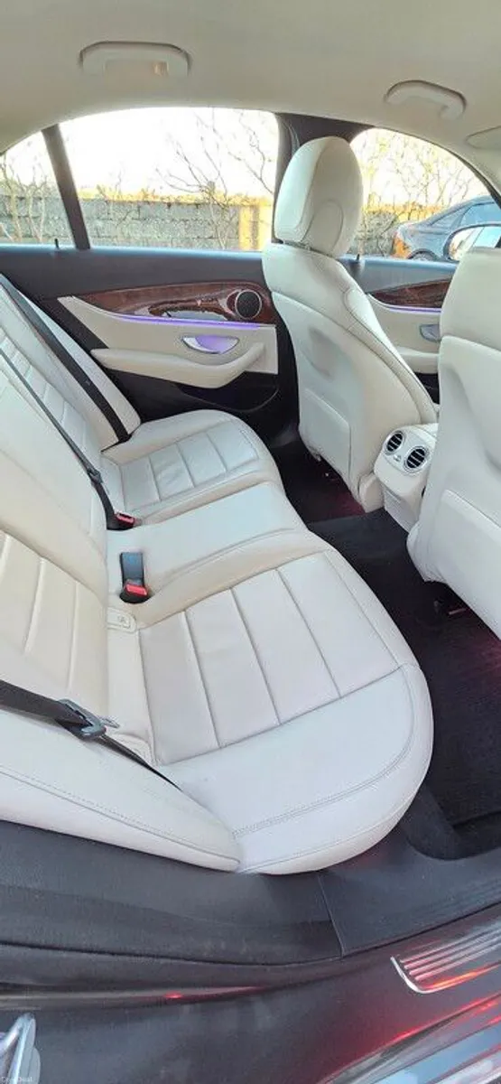 2016 Mercedes-Benz E-class Exclusive - Image 4