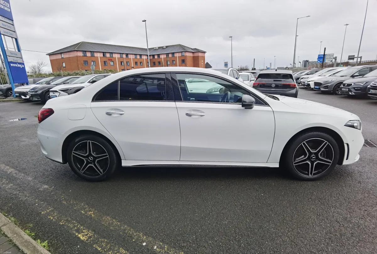 MERCEDES-BENZ A CLASS A250 E AMG LINE PREMIUM EDT. - Image 4