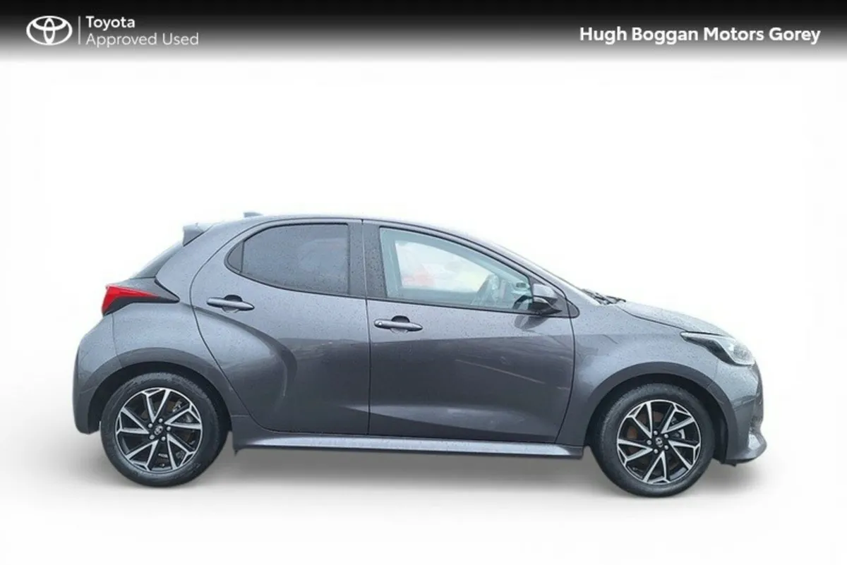 Toyota Yaris 1.5 Luna Sport Hybrid - Image 3