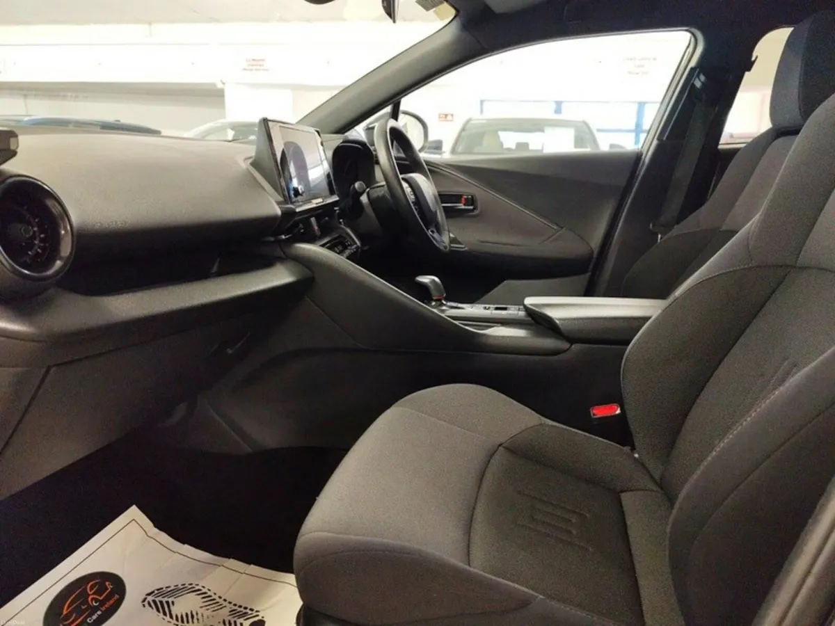 Toyota C-HR HYBRID SPORT - Image 6