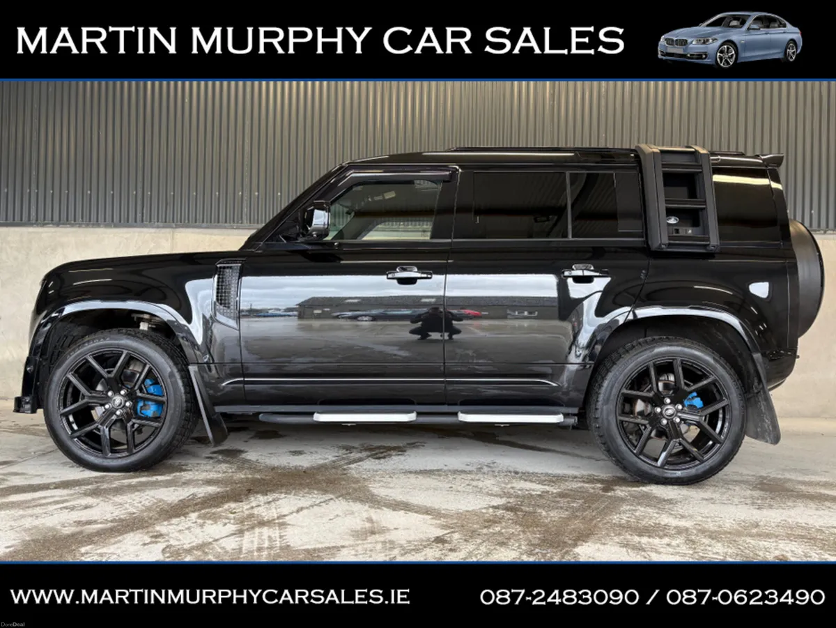 Land Rover Defender 110 3.0 D250 X-DYNAMIC 7 SEATS - Image 3