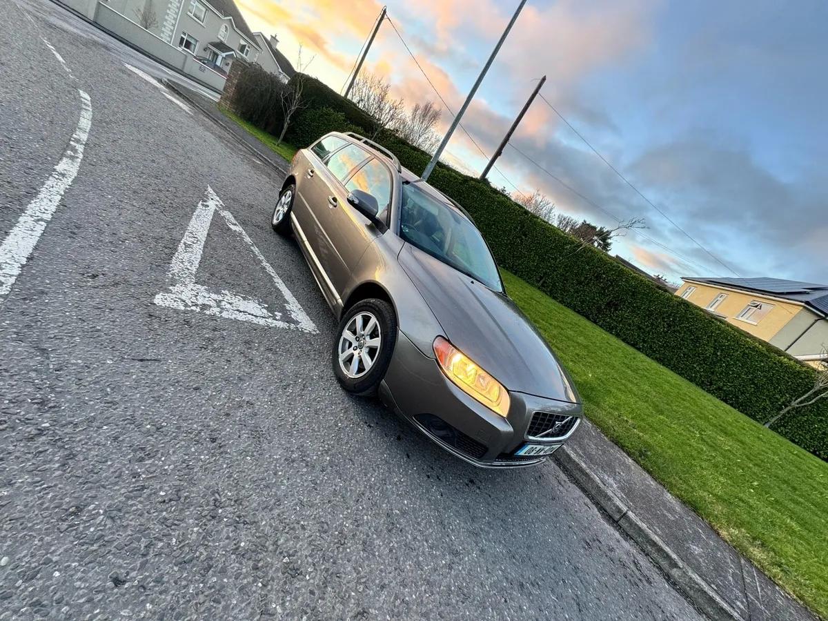 2008 Volvo V70 MASSIVE SPEC - Image 1