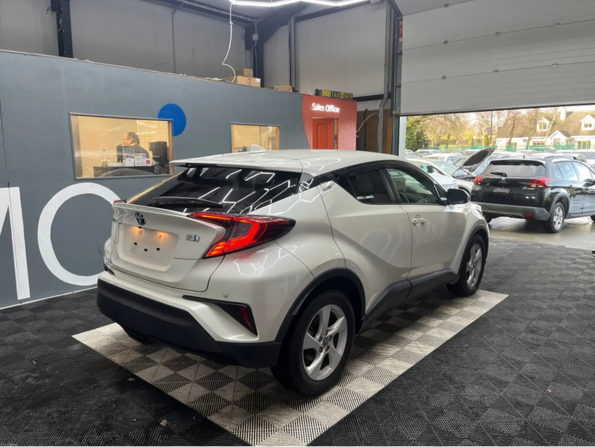 Toyota C-HR 2019 TOYOTA C-HR S LED PACKAGE 1.8 AUT - Image 2
