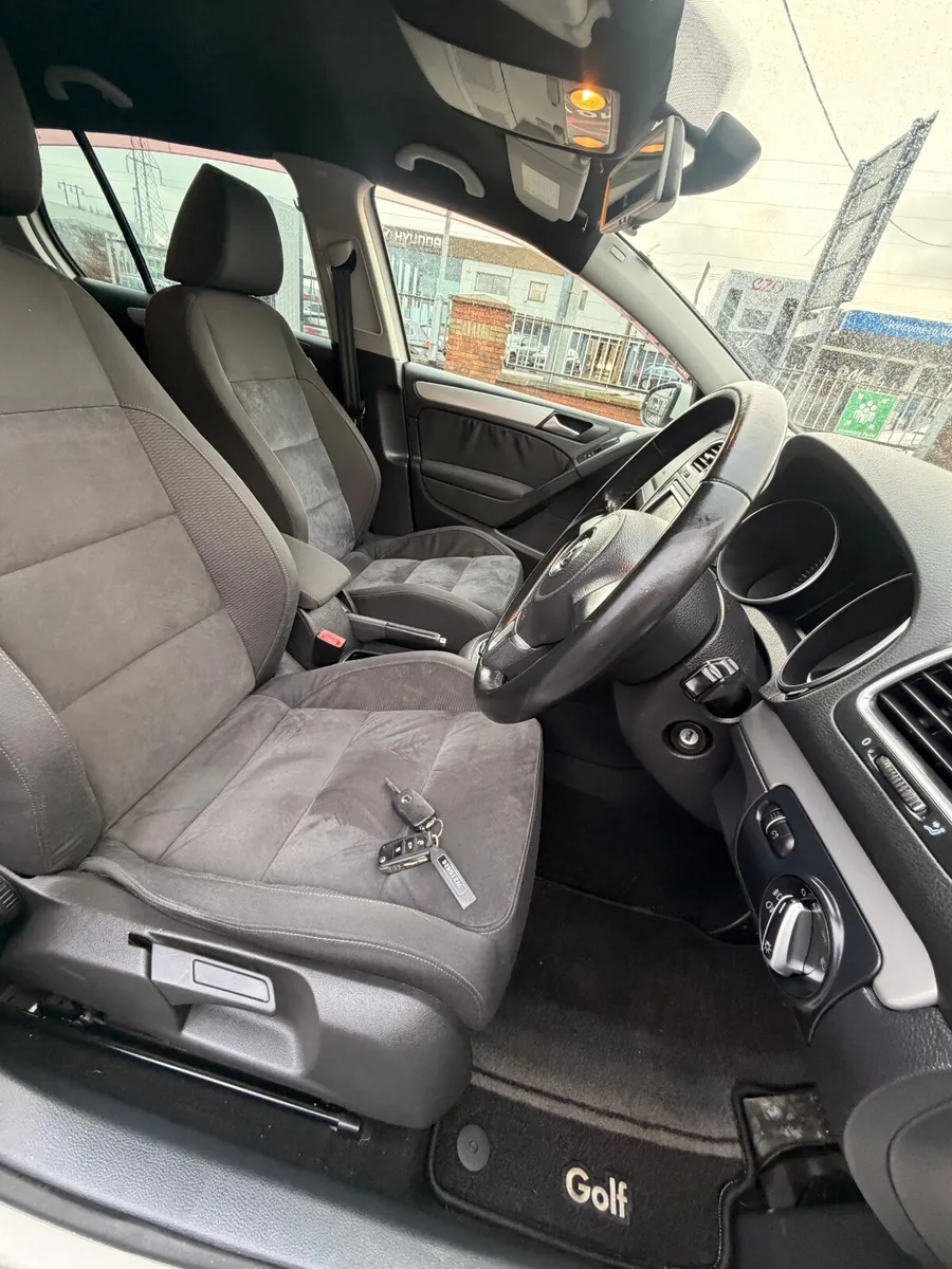 Volkswagen Golf 2012 Automatic - Image 4