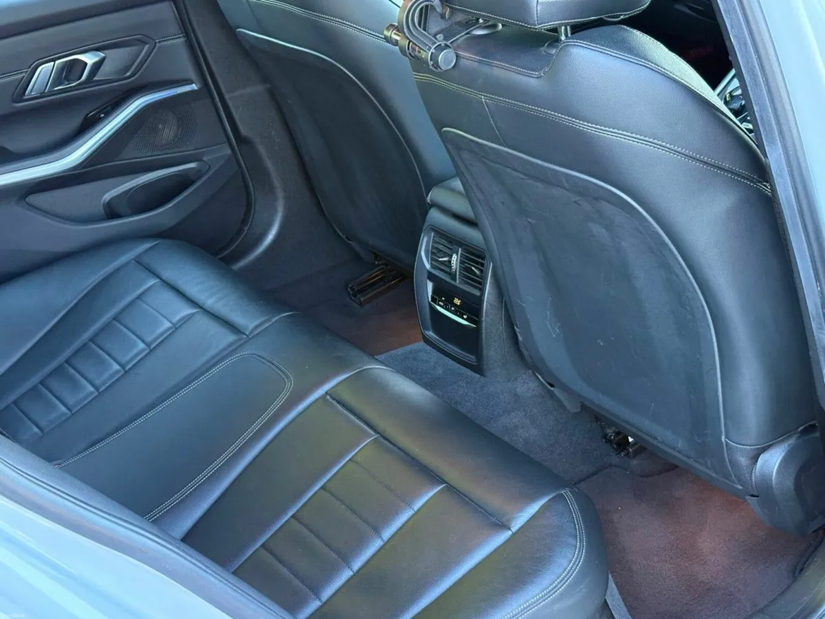 BMW 3-Series 2019 2.0L Diesel Auto - Image 6