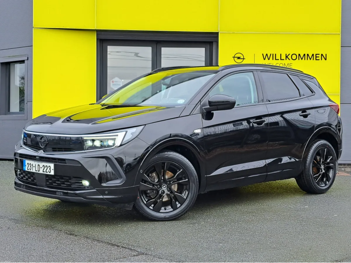 Opel Grandland SRI 1.2TURBO 130BHP **REVERSING CAM - Image 1