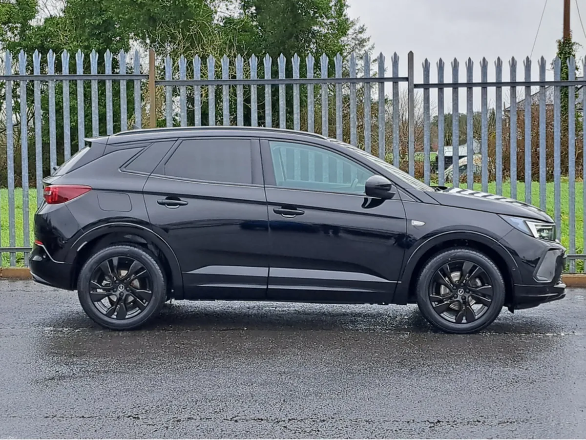 Opel Grandland SRI 1.2TURBO 130BHP **REVERSING CAM - Image 3